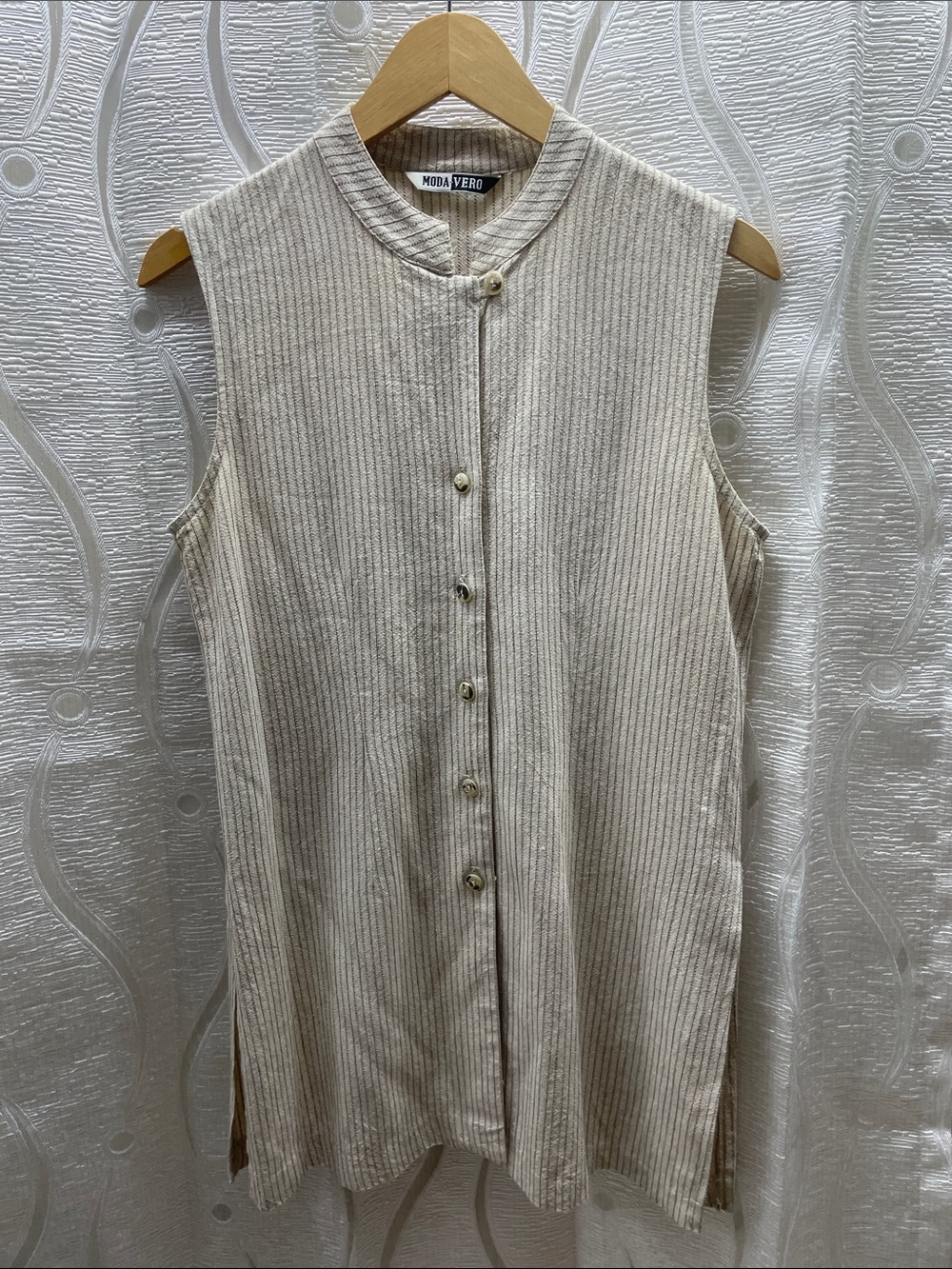 Sleeveless Button-Front Tunic in Light Beige Stripe